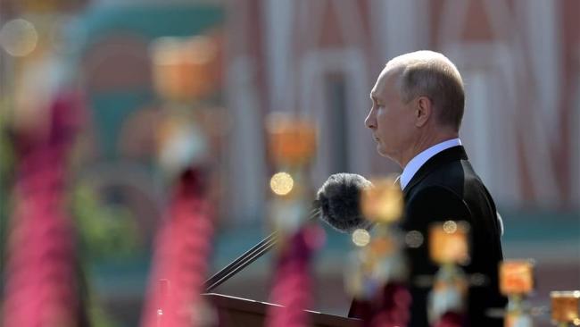 Vladimir Putin durante un desfile en la Plaza Roja de Moscú.