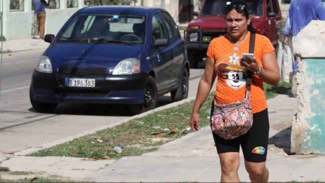 Una mujer en Cuba.