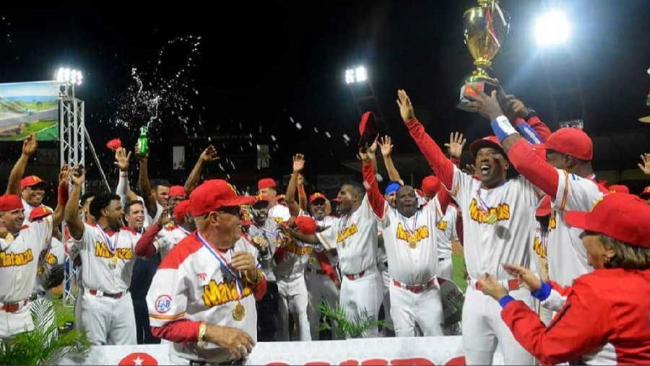 Los Cocodrilos de Matanzas celebran el título en la Liga Elite del Béisbol Cubano.