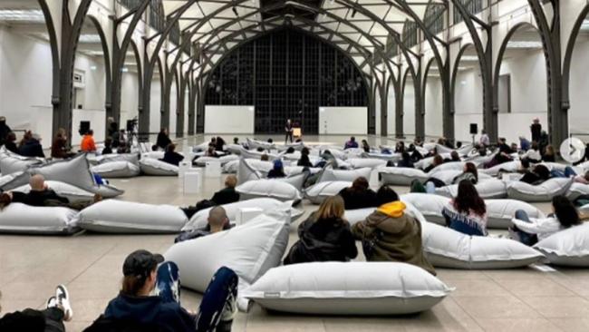 Performance de Tania Bruguera en Berlín.