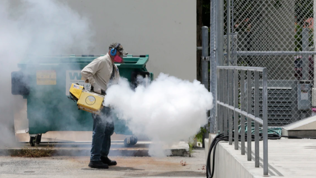 Fumigación contra el mosquito en Florida.