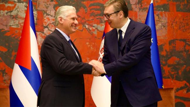 Miguel Díaz-Canel con el presidente de Serbia, Aleksandar Vucic, en 2023.