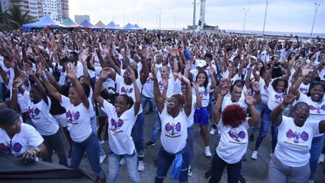 Bailadores de casino este domingo en La Habana.