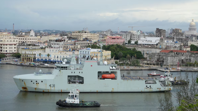 Buque de la Real Armada de Canadá Margaret Brooke, en La Habana.