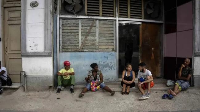 Cubans waiting. 