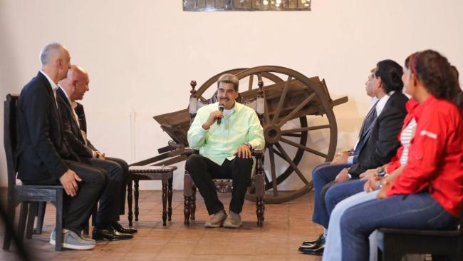 Nicolás Maduro con los representantes del Gobierno de Turquía.