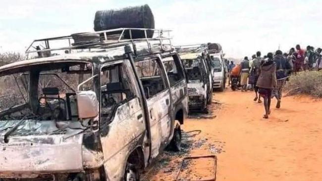 Caravana de coches en la frontera de Somalia. 