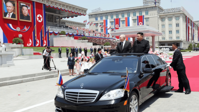Vladimir Putin y Kim Jong-un durante su encuentro en Pyongyang.
