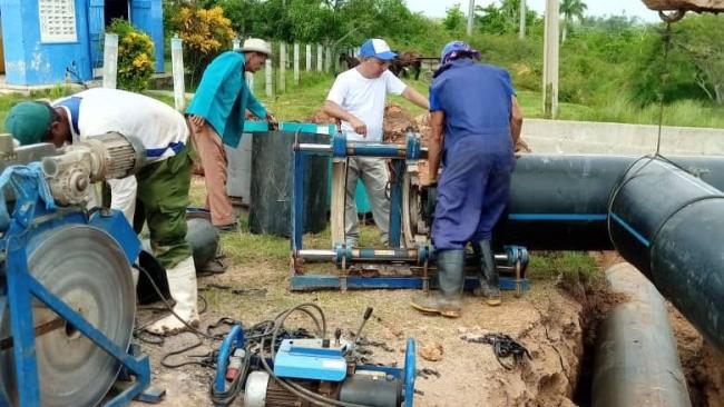 Cambio de tuberías en Pinar del Río.