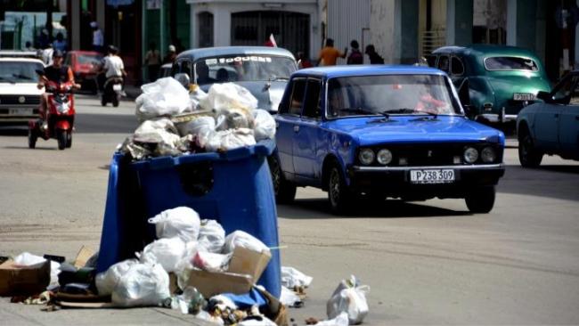 Basura en una calle de La Habana.