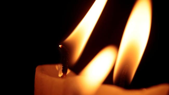 Velas encendidas durante un apagón en Cuba.