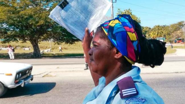 Una inspectora del transporte en La Habana.