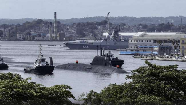 Buques y submarino nuclear rusos en La Habana, en junio de 2024.