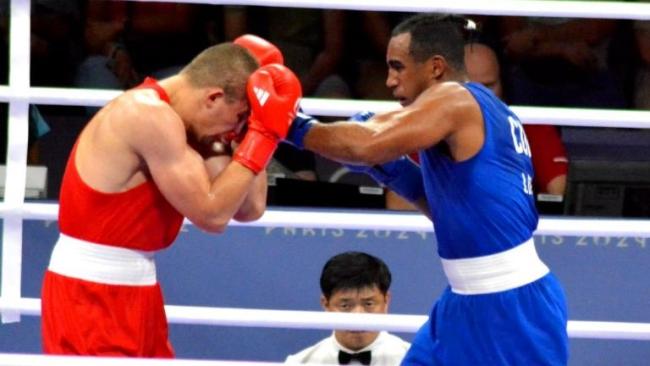 Arlen López cae ante el ucraniano Oleksandr Khyzhniak en París 2024.