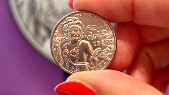 Moneda con la imagen de Celia Cruz.