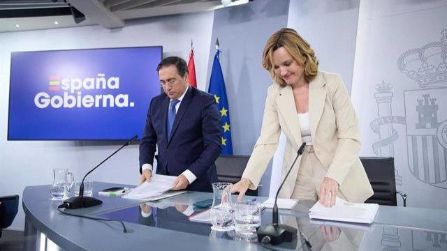 Conferencia de prensa del titular de Exteriores, José Manuel Albares, y la portavoz del Gobierno español, Pilar Alegría.