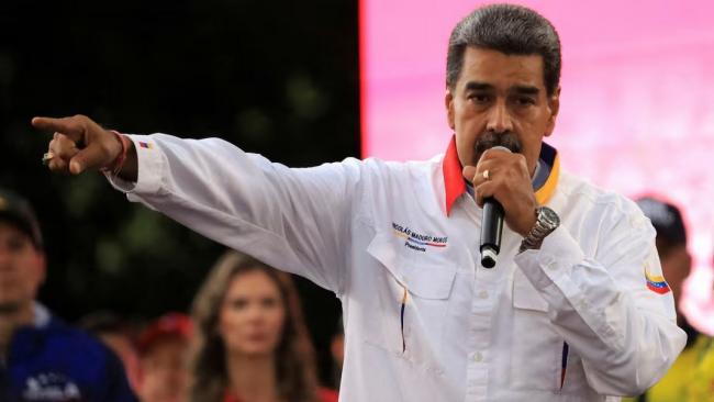 Nicolás Maduro habla ante simpatizantes.