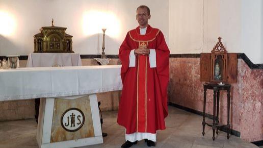 El sacerdote católico cubano Kenny Fernández.