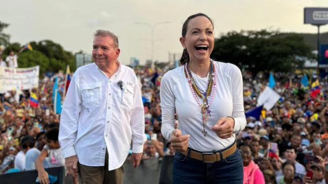 Edmundo González Urrutia y María Corina Machado durante la campaña electoral.