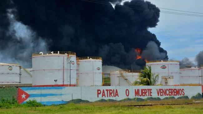 Incendio en la base de supertanqueros de Matanzas.