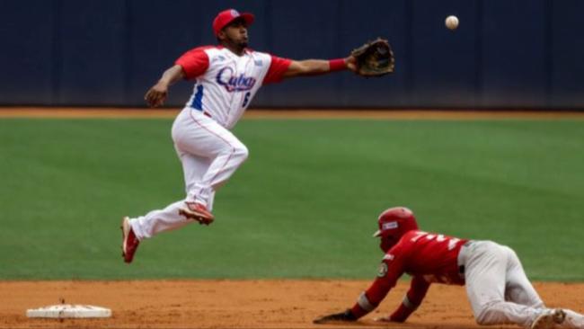 Momento de un partido de Cuba durante su última participación en la Serie del Caribe.