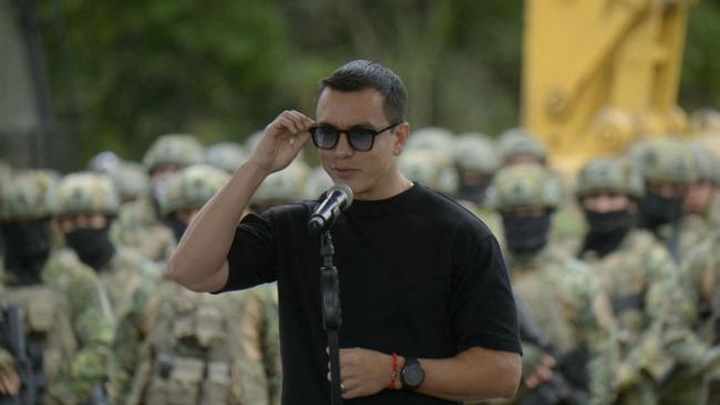 Daniel Noboa en la base militar de Manta, Ecuador.