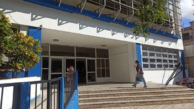 Entrada de la Facultad de Comunicación de la Universidad de La Habana.