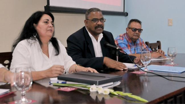 La expresidenta del Tribunal Provincial Popular de Cienfuegos, Tania Correa Lorenzo, junto al presidente del Tribunal Supremo de Cuba, Rubén Remigio Ferro.