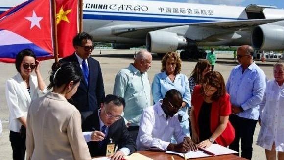 Donación de arroz de China a Cuba.