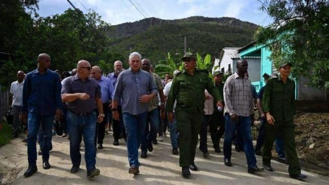 Miguel Díaz-Canel en Guantánamo tras el paso del huracán Oscar.