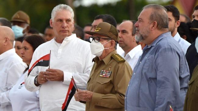 Miguel Díaz-Canel, Raúl Castro y Manuel Marrero en un acto del régimen.