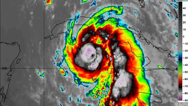 Imagen satelital del huracán Rafael.