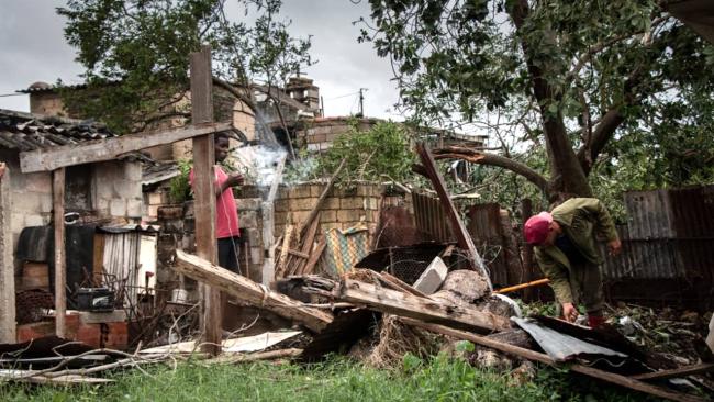 Destrozos del huracán Rafael en Artemisa. 