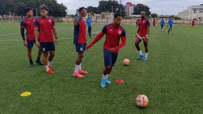 Entrenamiento de la selección cubana de fútbol.