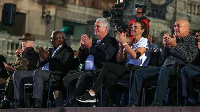 De der. a izq., Meivys Estévez Echevarría, Miguel Díaz-Canel y Esteban Lazo en el acto de homenaje a Fidel Castro.