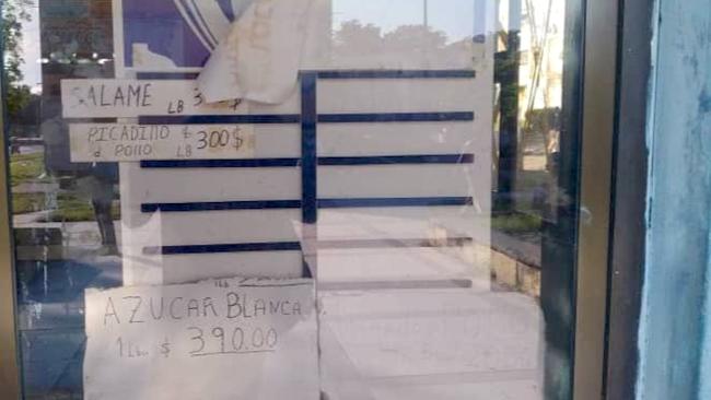 Venta de azúcar en un establecimiento en Santiago de Cuba.