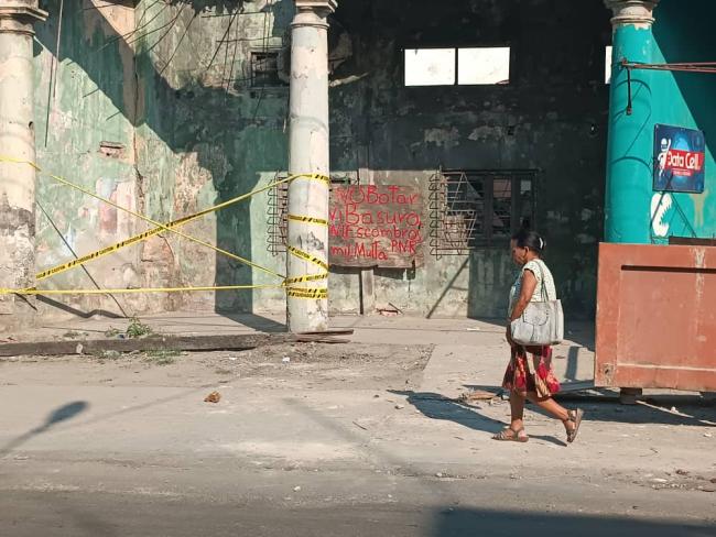 Una anciana en una calle de La Habana.