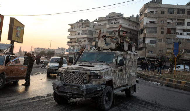 Rebeldes sirios entran en la ciudad de Hama.