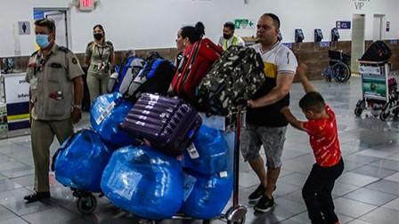 Viajeros en el Aeropuerto Internacional deJosé Martí, de La Habana.