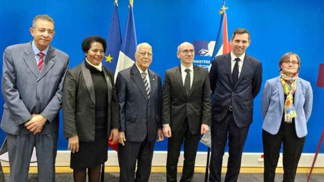 La delegación de La Habana, presidida por Ricardo Cabrisas, con representantes del Club de París.