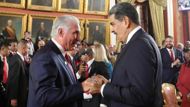 Miguel Díaz-Canel junto a Nicolás Maduro en la toma de posesión del presidente de Venezuela.