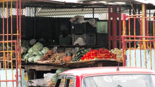 Un puesto de venta de productos del agro en La Habana.