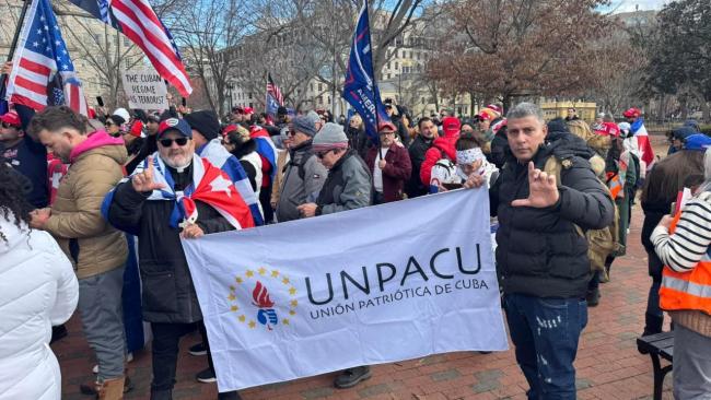 Exiliados cubanos en la manifestación en Washington.