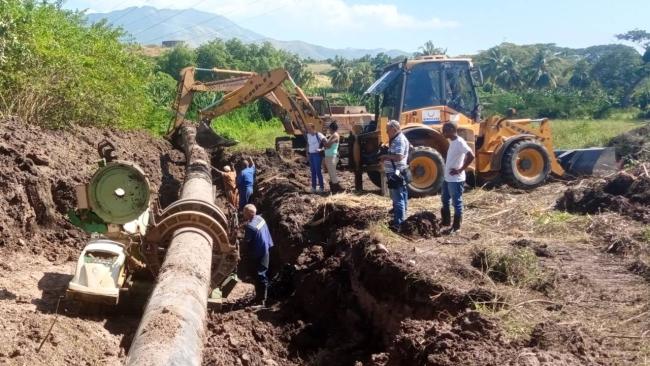 Trabajos en la conductora de agua de Santiago de Cuba.