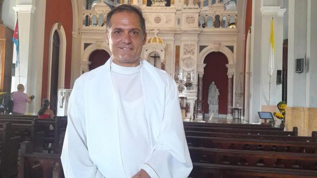 El sacerdote cubano Castor José Álvarez Devesa.