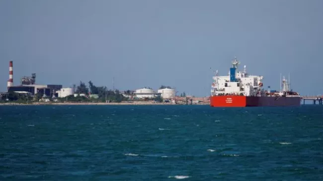 Un buque petroquímico atracado en la bahía de Matanzas.