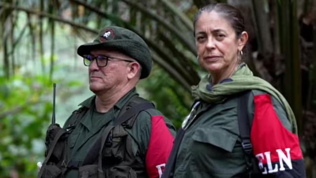 Los comandantes del ELN "Ricardo" y "Silvana Guerrero" en el Catatumbo.
