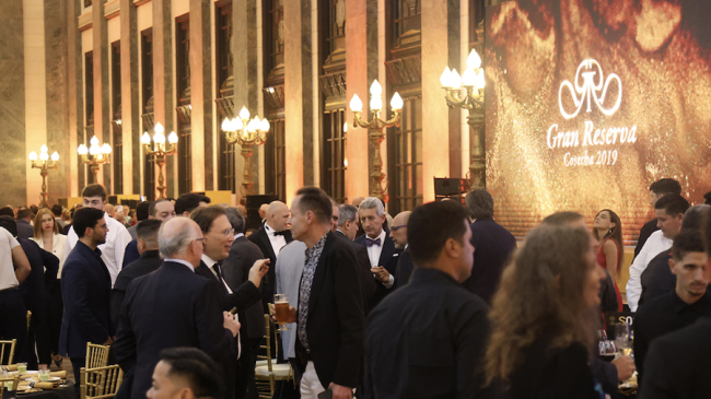 Cena de lujo en el Capitolio habanero organizada durante el Festival del Habano