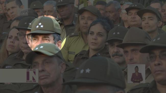 El oficial que se hace llamar coronel Samuel entre otros miembros del MININT.