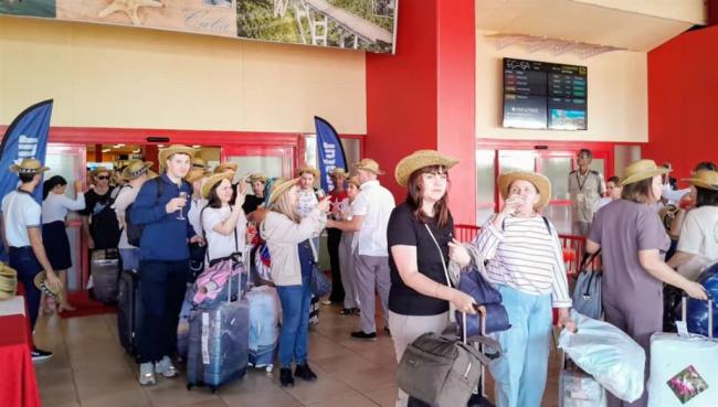 Empleados de Rosneft desembarcando en Varadero.